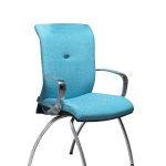 Chaise visiteur en laine Hallingdal Bleu Strong Auguste 4 pieds
