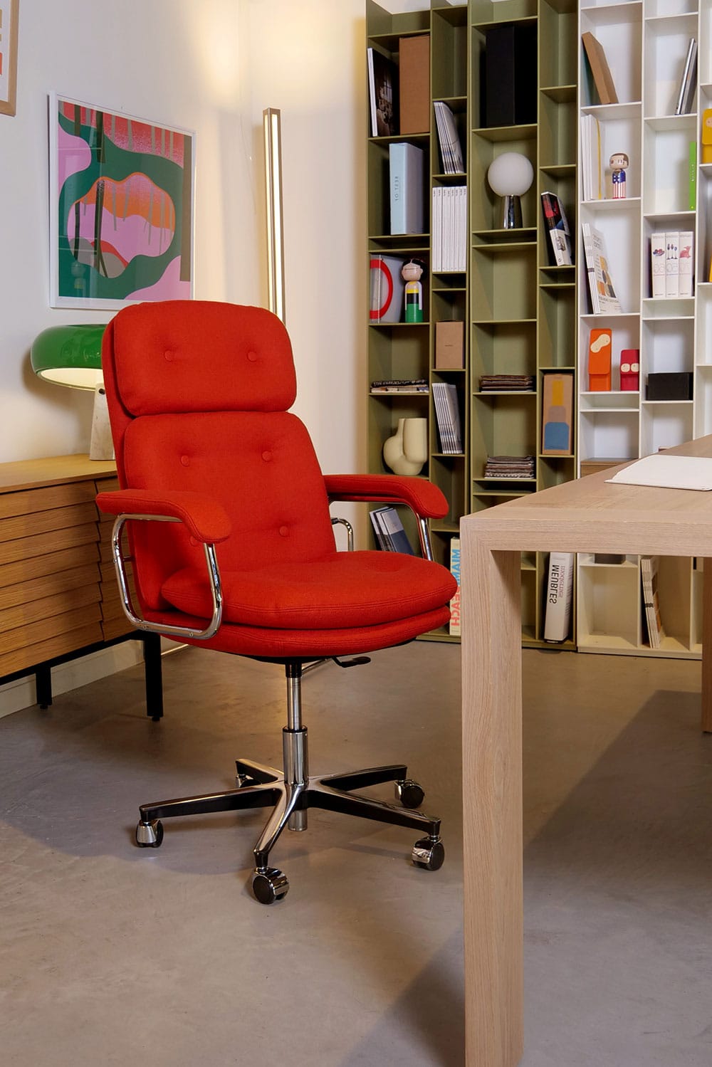 Fauteuil de trois quart heritage 80 en laine europost orange navailles dans un univers design et coloré