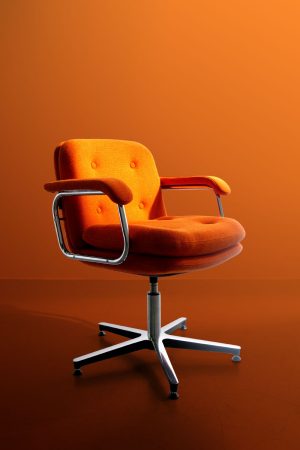 Magnifique fauteuil de bureau vintage de la collection Héritage 80 orange de Navailles