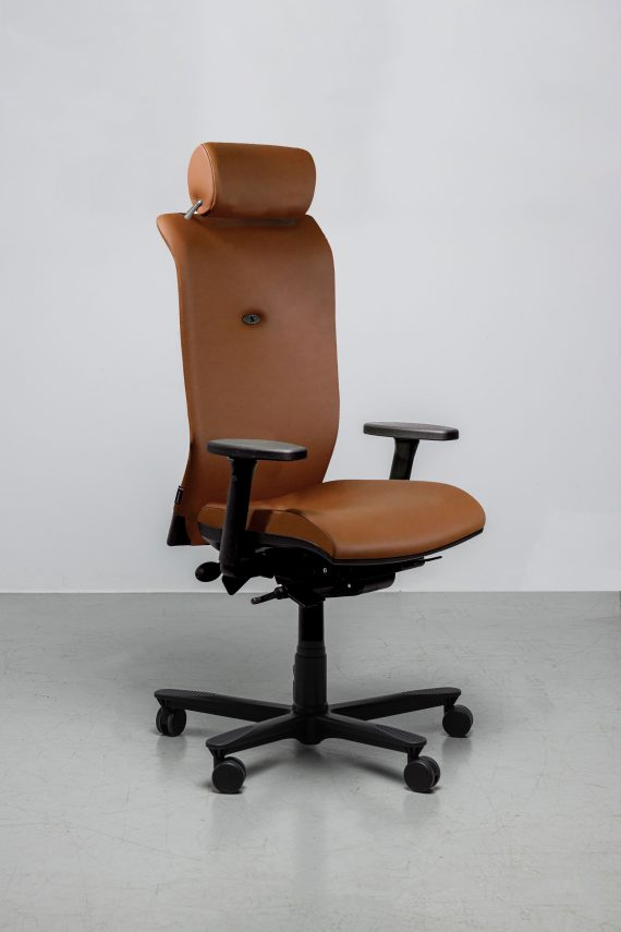 Strong Auguste Cuir