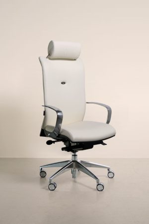 Fauteuil de direction premium en cuir blanc Strong Auguste + de trois quarts NAVAILLES