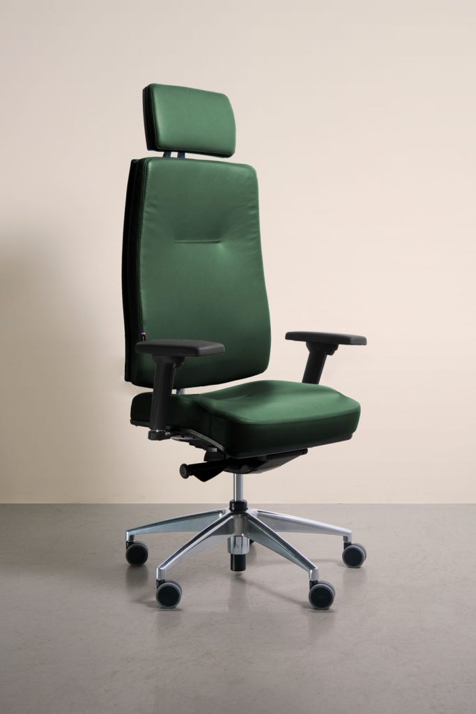 Chaise de bureau ergonomique King Edgard en Cuir vert de trois Quart NAVAILLES