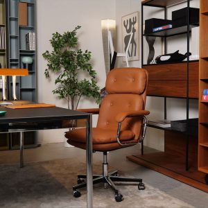 Magnifique bureau de dierction design avec un fauteuil de bureau vintage héritage 80 en cuir carriat marron