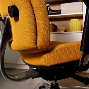 photo d'un fauteuil de bureau ergonomique king edgard en tissu steelcut trio trois jaune