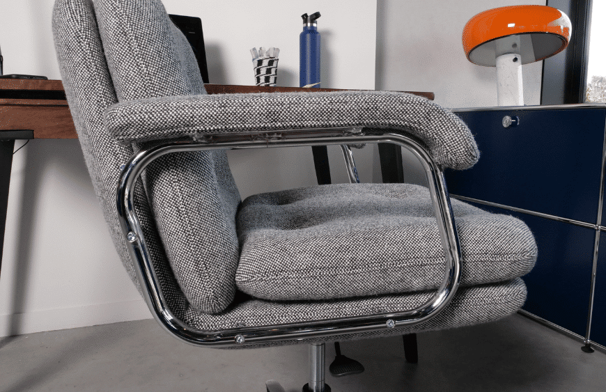 vue de profil fauteuil bureau vintage laine hallingdal noire