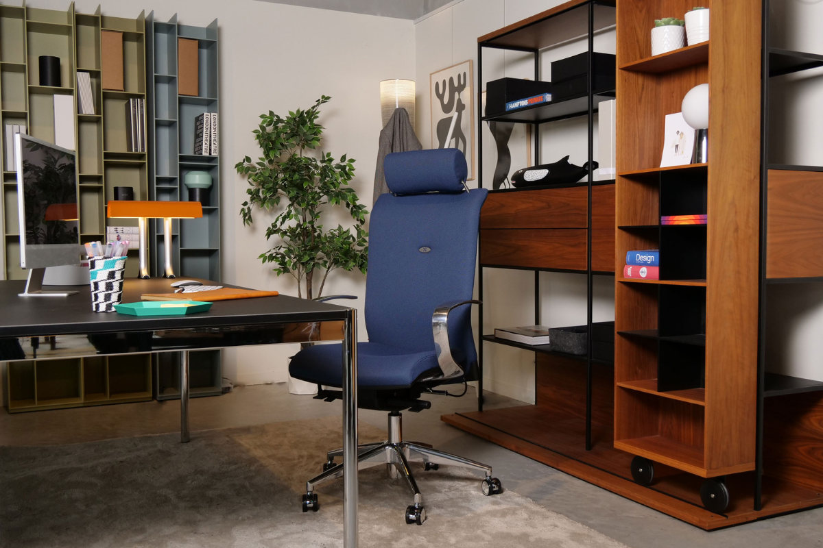 Fauteuil de bureau ergonomique strong auguste en tissu bleu Article sur les indispensables en télétravail Navailles