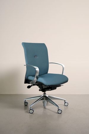 Fauteuil de direction en tissu bleu gris petit dossier Strong Auguste + de trois Quart NAVAILLES