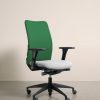 Chaise de bureau ergonomique réglable en tissu gris Famous Fernand Resille de trois Quart NAVAILLES