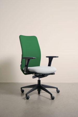Chaise de bureau ergonomique réglable en tissu gris Famous Fernand Resille de trois Quart NAVAILLES