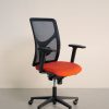 Chaise de bureau ergonomique en tissu orange Happy Suzanne de trois Quart NAVAILLES