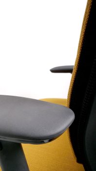 Accoudoirs réglables d'un fauteuil ergonomique vue de côté