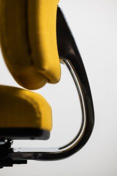 fauteuil de bureau de direction king edgard plus vue de profil bas en laine steelctut trio trois jaune
