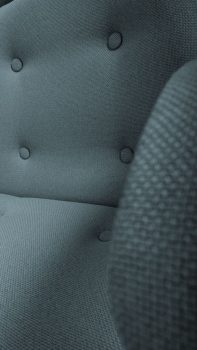 details des boutons du dossier du fauteuil de bureau vintage cura bleu vert