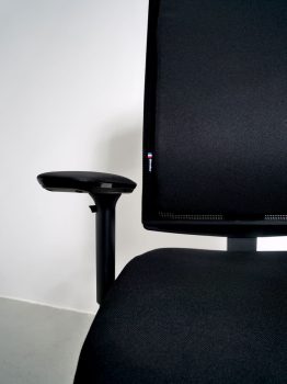 fauteuil_de_bureau_ergonomique_great_marcel_garni_radio_noir_Navailles