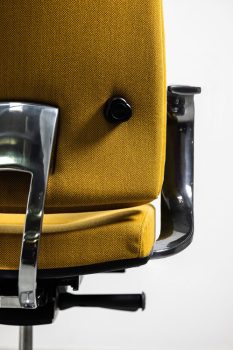 photo fauteuil de direction en laine steelcut trio 3 jaune vue de dos