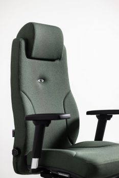 photo d'un fauteuil vue de trois quart en cura vert