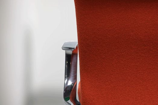 Photo d'un fauteuil de direction petit dossier Strong Auguste plus en laine orange vue de dos