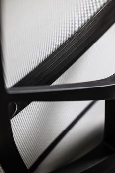 detail de la resille et du support lombaire reglable fauteuil great marcel resille