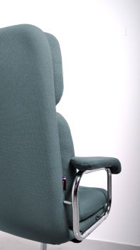 fauteuil de bureau vintage vue de moitié grand dossier dos tissu cura bleu vert