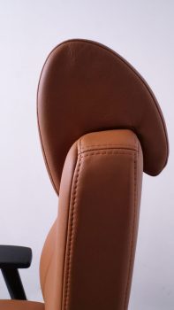 photo d'un fauteuil ergonomique lead ernest de profil en cuir carriat marron