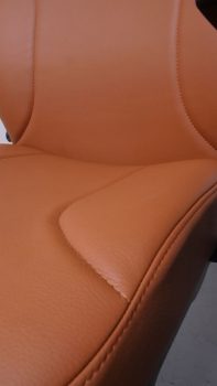zoom sur les détails du fauteuil bureau en cuir lead ernest carriat marron