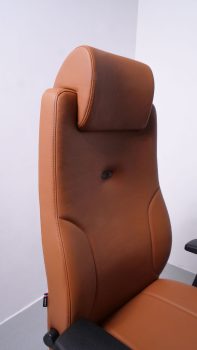 fauteuil de bureau conçu pour un usage intensif en cuir carriat marron
